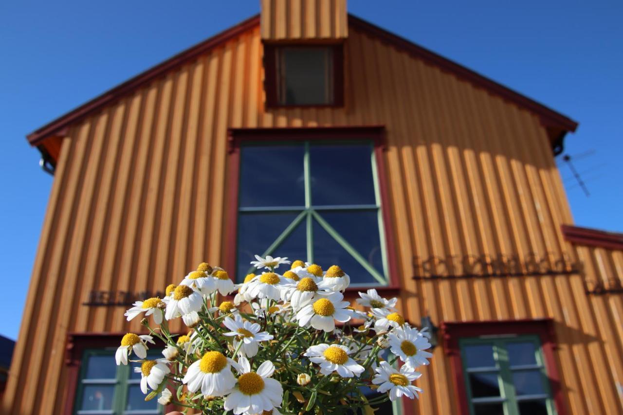 Heimbrygga Restaurant & Accommodation Skrova Экстерьер фото