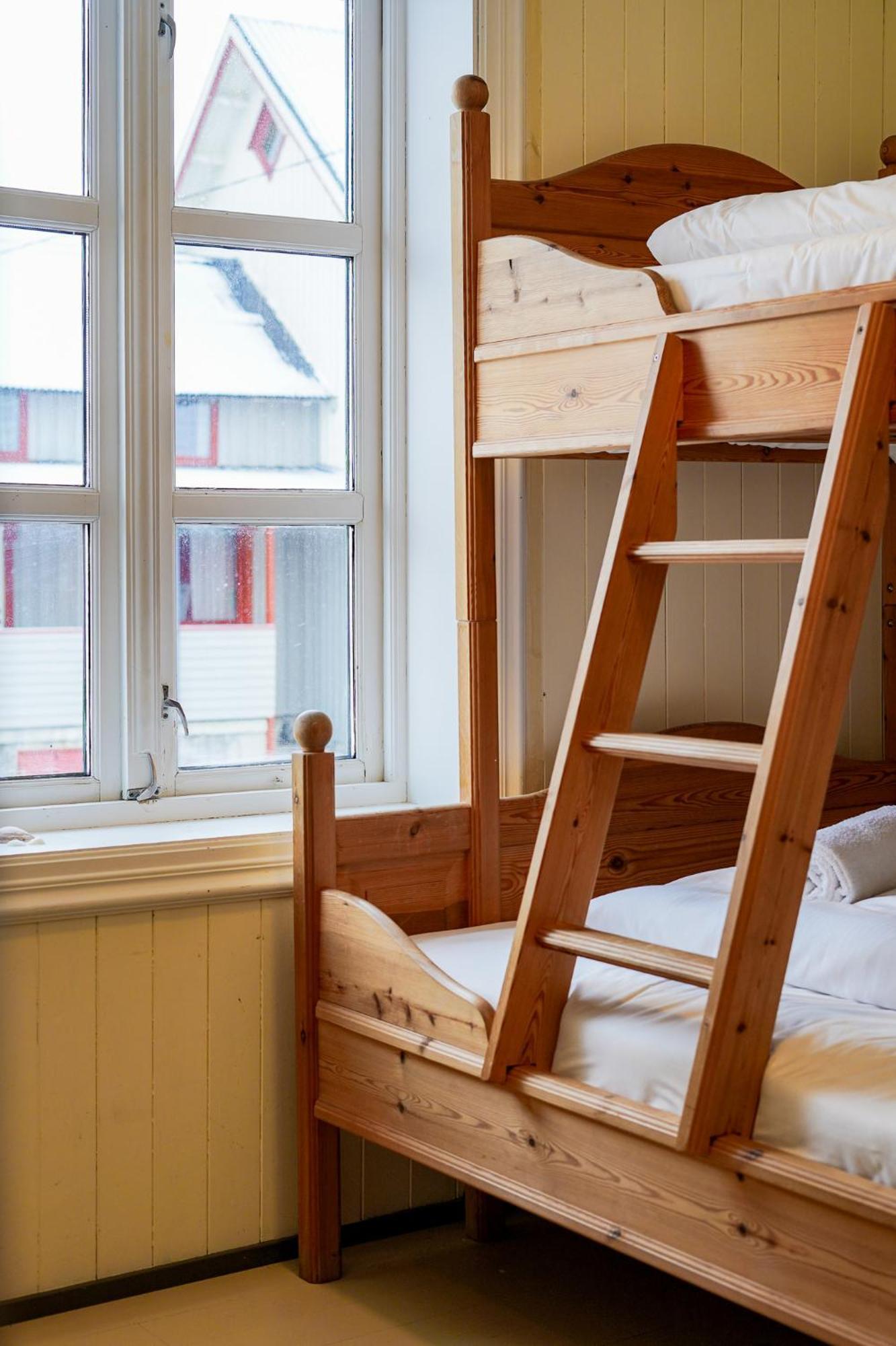 Heimbrygga Restaurant & Accommodation Skrova Экстерьер фото